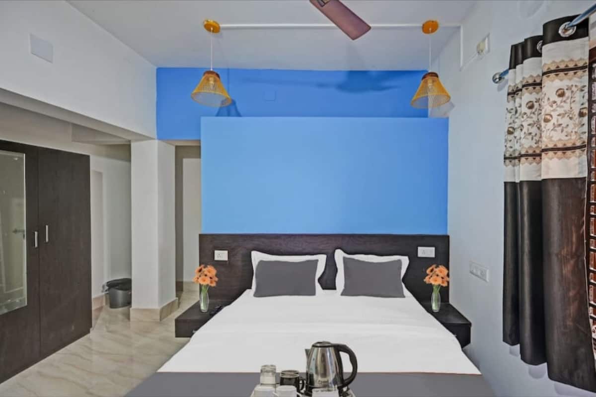 Soundproofing, free WiFi, bed sheets