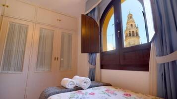 3 slaapkamers, een strijkplank/strijkijzer, wifi, beddengoed