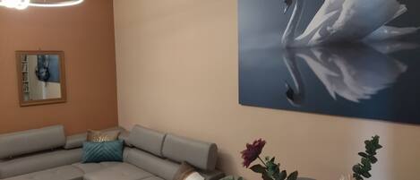 Family Apartment, 2 Bedrooms, Terrace, Garden View | Living area