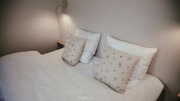 Basic Double Room | Desk, free WiFi, bed sheets