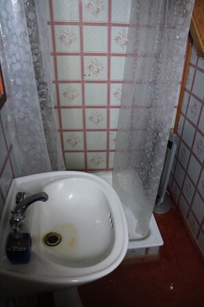 Toallas, jabón, papel de baño 