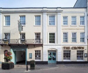 Exterior - The Crown by JD Wetherspoon (Worcester)