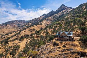 Exterior - 4 Kings Log Cabin 150 Acres Spectacular Views (Three Rivers)