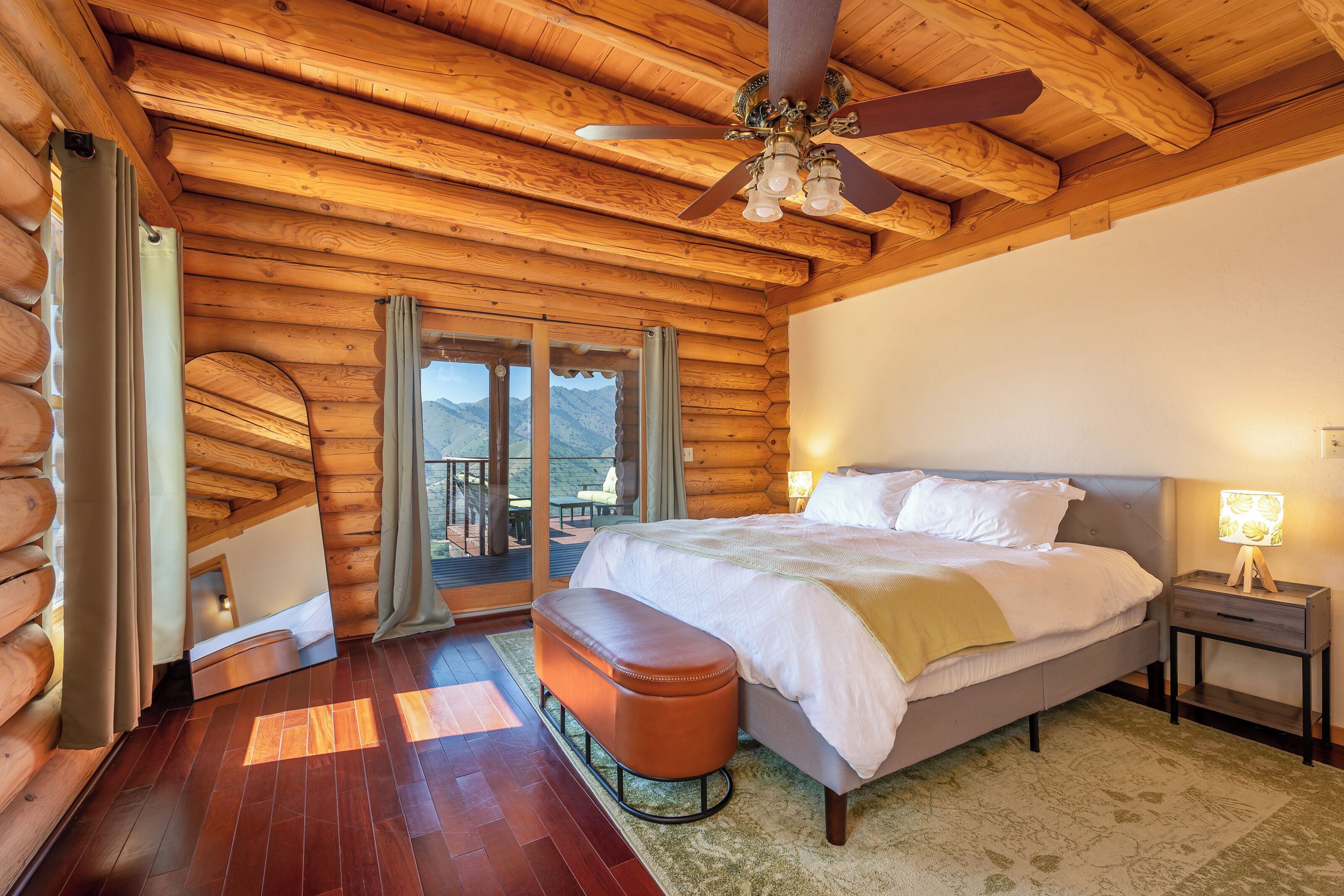 5 bedrooms, iron/ironing board, Internet, bed sheets