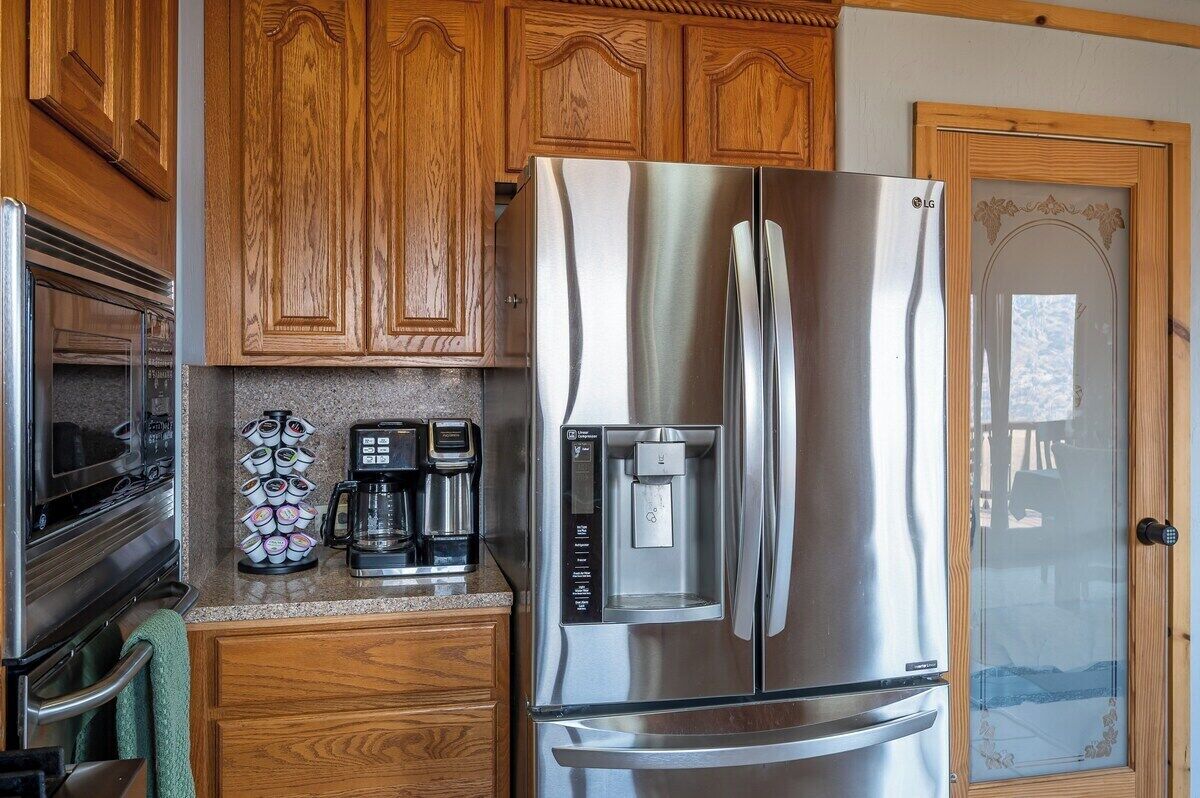 雪櫃、微波爐、焗爐、爐具