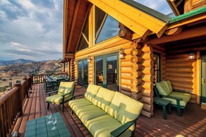 Terrace/patio - 4 Kings Log Cabin 150 Acres Spectacular Views (Three Rivers)