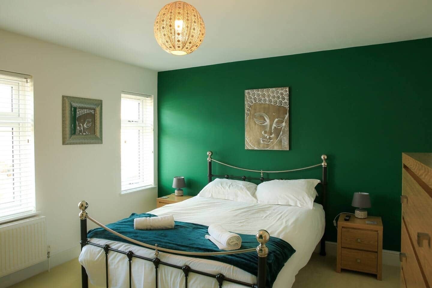3 bedrooms, iron/ironing board, free WiFi, bed sheets