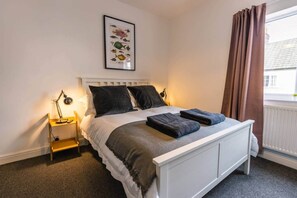 2 habitaciones, tabla de planchar con plancha, wifi y ropa de cama