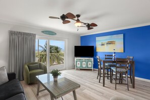 TV, mesa de pingue-pongue