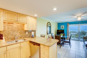 Réfrigérateur, micro-ondes, four, lave-vaisselle