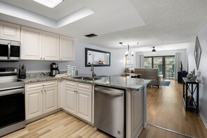 Refrigerador, microondas, horno y lavavajillas 