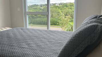 3 habitaciones, tabla de planchar con plancha, wifi y ropa de cama