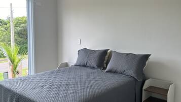 3 slaapkamers, een strijkplank/strijkijzer, wifi, beddengoed