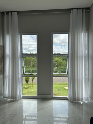 Interior - Condomínio Ninho Verde II e um Espumante de Brinde pra Você (Pardinho)