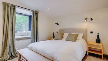 2 bedrooms, iron/ironing board, travel cot, free WiFi