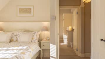 2 bedrooms, desk, iron/ironing board, travel cot