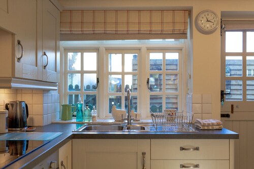 Jasmine Cottage - 2 Bedroom in Heart of Bourton