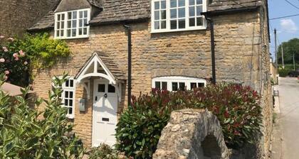 Jasmine Cottage - 2 Bedroom in Heart of Bourton