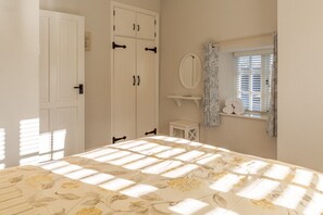 2 bedrooms, desk, iron/ironing board, travel cot