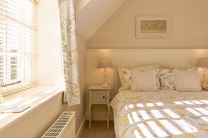 2 bedrooms, desk, iron/ironing board, travel crib
