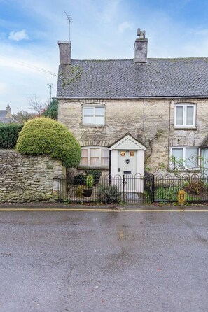 Exterior - Honeypot Cottage - Charming Bolthole in Stow (Stow-on-the-Wold)