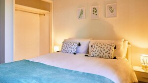 2 bedrooms, iron/ironing board, WiFi (free), bed sheets