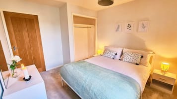 2 makuuhuonetta, silitysrauta/-lauta, ilmainen Wi-Fi, vuodevaatteet