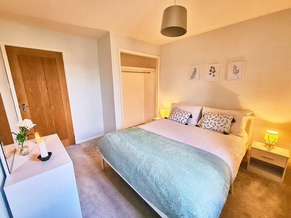 2 bedrooms, iron/ironing board, free WiFi, bed sheets