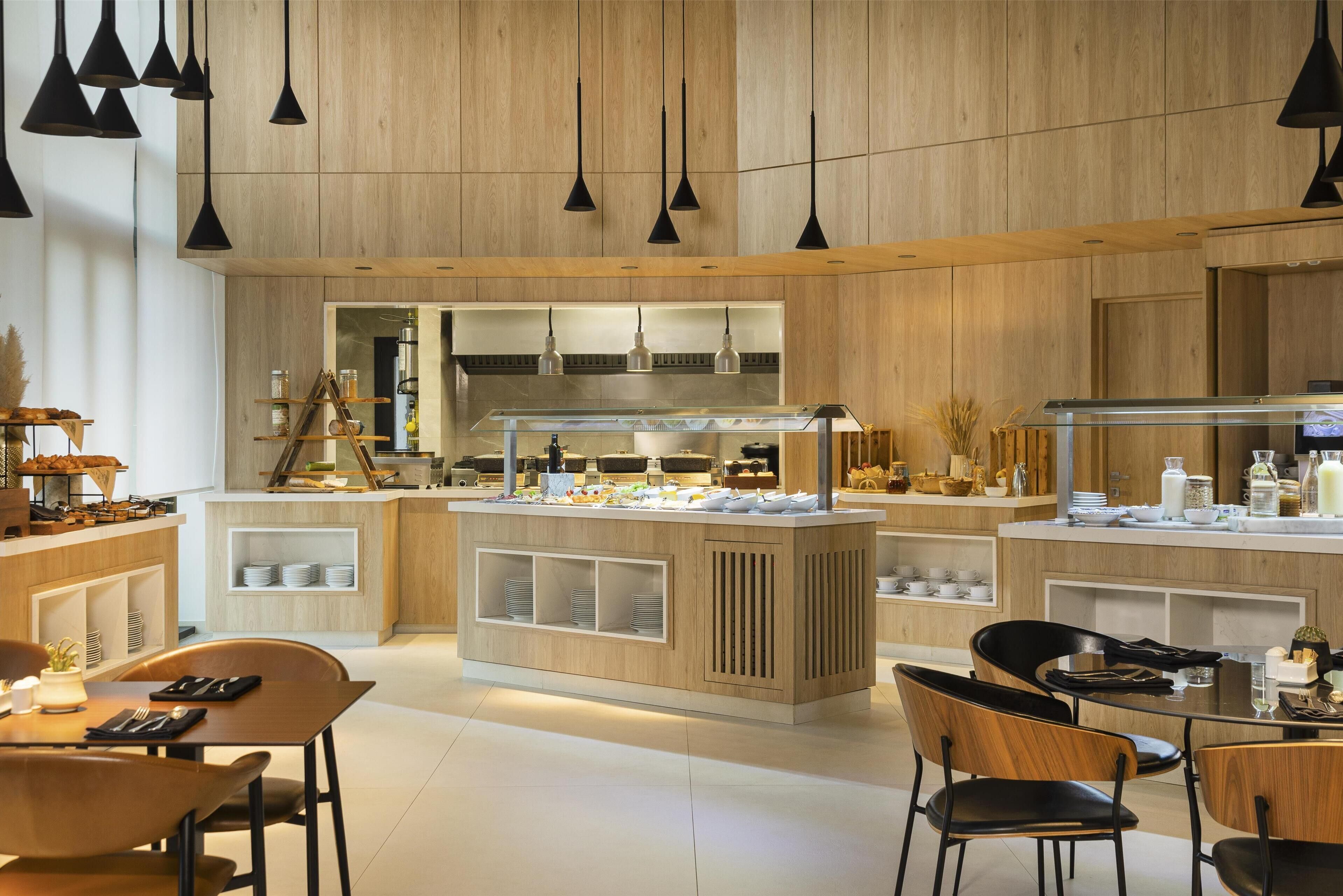 每日供应自助式早餐（每人 TND 44）