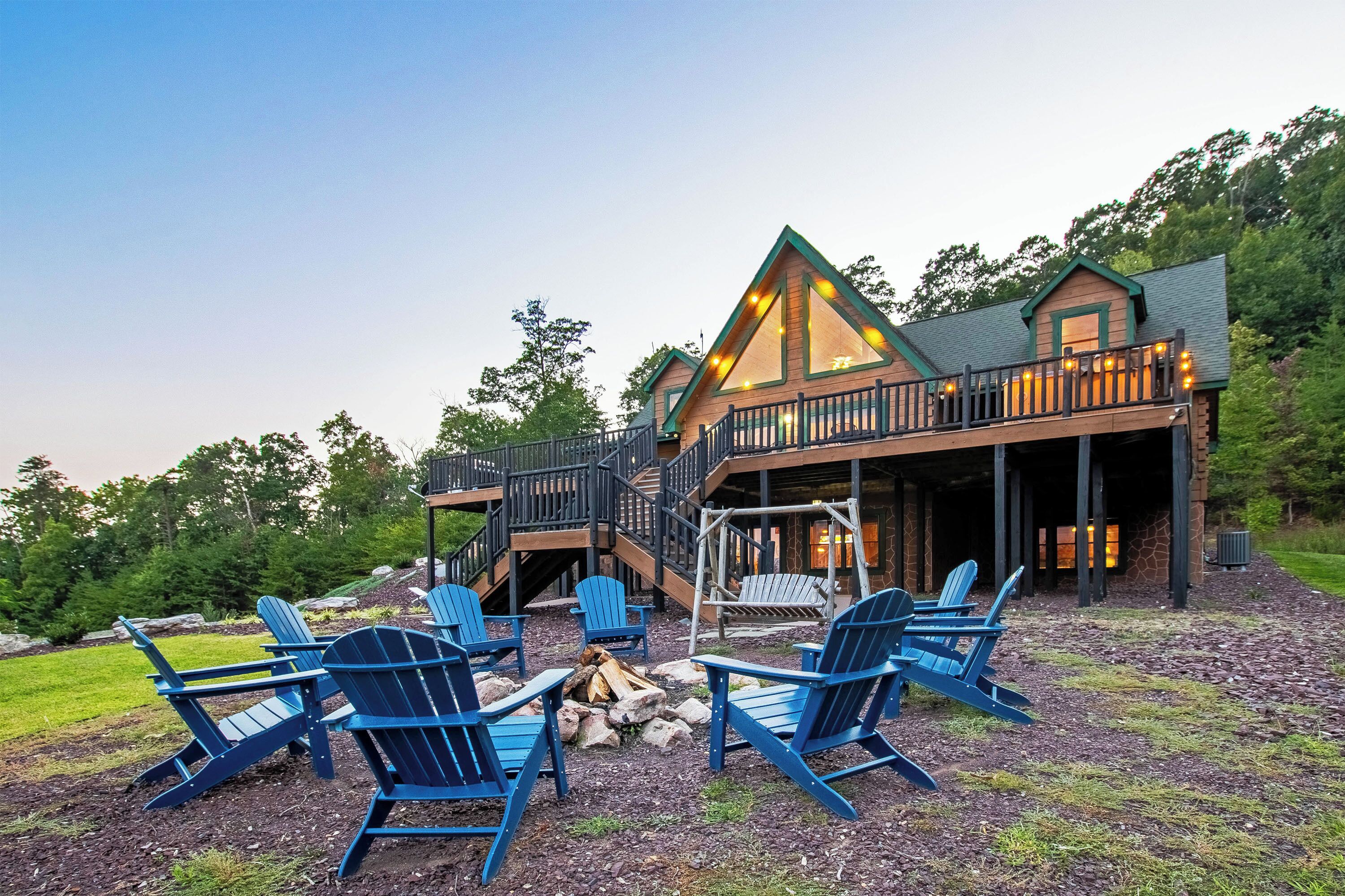 Mountain Views, Hot Tub, Pet Friendly!