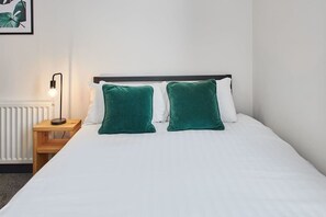 2 makuuhuonetta, silitysrauta/-lauta, Wi-Fi, vuodevaatteet