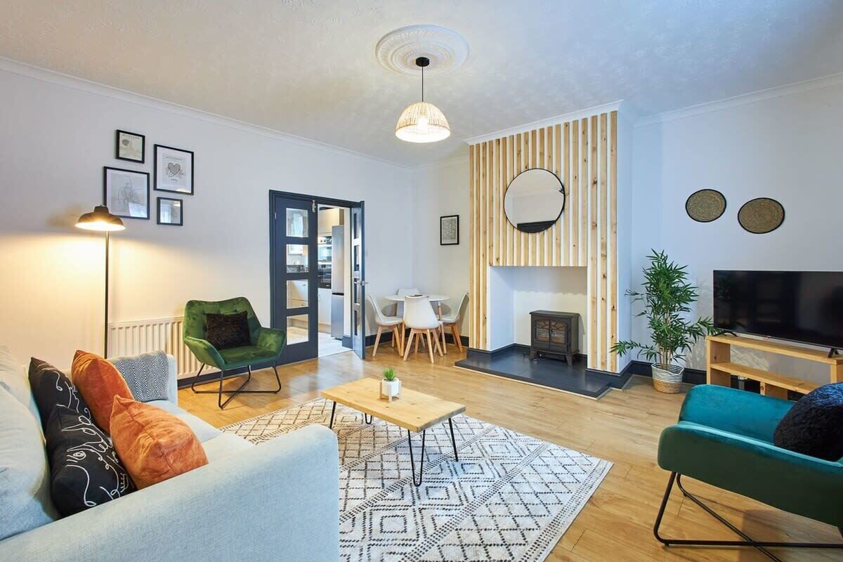 TV, peis og kontorer