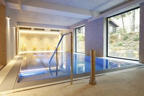 Indoor pool, 2 outdoor pools, open 8:00 AM to 8:00 PM, pool umbrellas - Floramare health resort (Izola)