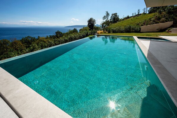 Pool - Luxury Villa Puro Mar - mit Beheiztem Pool, Wellnessbereich und Meerblick (Mošcenicka Draga)