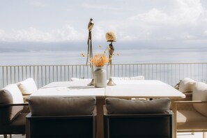 Outdoor dining - Luxury Villa Puro Mar - mit Beheiztem Pool, Wellnessbereich und Meerblick (Mošcenicka Draga)