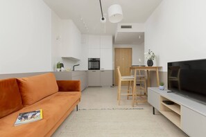 TV - Stylish Apartment in the Center | Air Conditioning and Balcony (Warszawa)