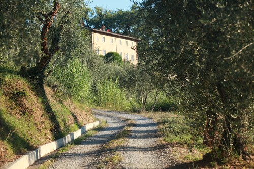 Romantic tranquil farmhouse with stunning views.