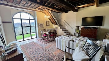 Smart-TV, Kamin, DVD-Player, Tischtennisplatte