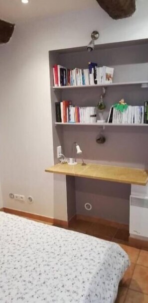 1 soverom, strykejern/-brett, wi-fi (inkludert) og sengetøy