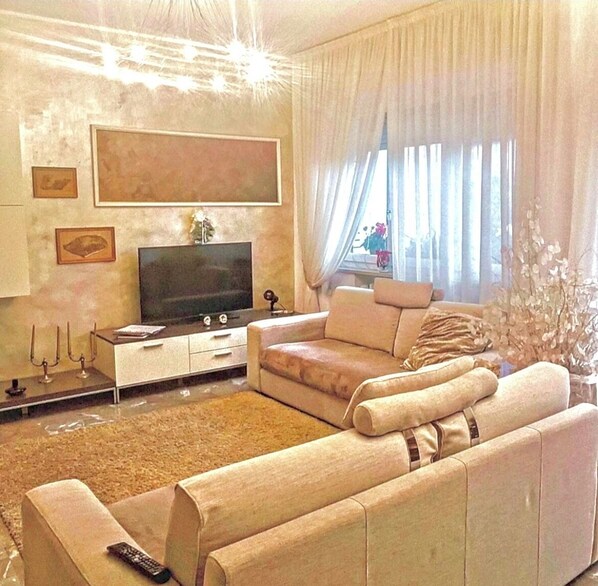 Smart TV - Cristina's House - taste of the sea in the city (Livorno)