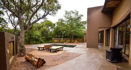 5 bedrooms Villa in Legend Golf and Safari