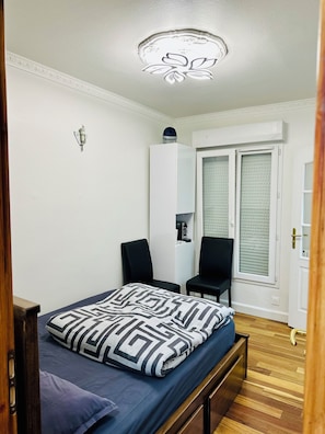 2 chambres, fer et planche à repasser, lit parapluie, Wi-Fi gratuit