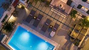 A heated pool - Villa Filipetti in Makarska center, 4 en-suite bedrooms, heated private pool, 600m from beach (Makarska)