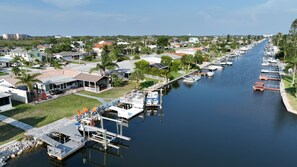 Marina - A wonderful space to relax and unwind. Perfect for family or intimate occasion. (NEW PRT RCHY)