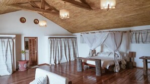 Luxury Suite | In-room safe, iron/ironing board, WiFi (free) - Villas Badiène (Popenguine)