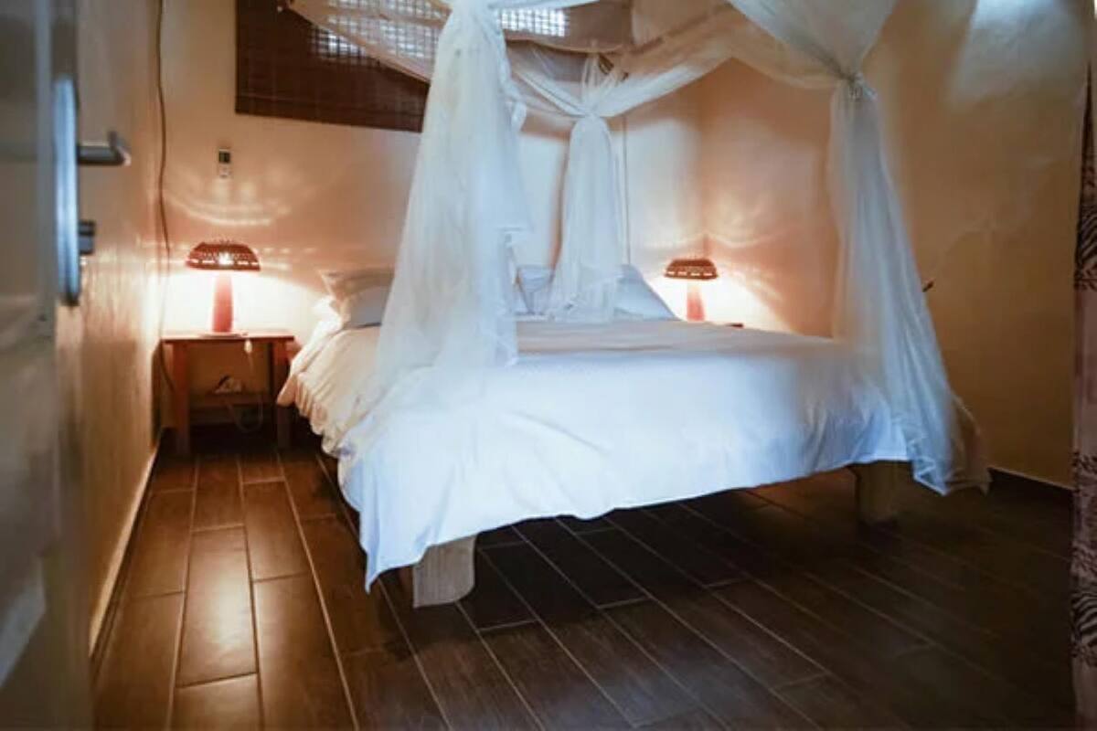 Luxury House, 3 Bedrooms | In-room safe, iron/ironing board, free WiFi