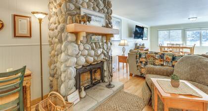 Main Street Red River Condo w/ Fireplace & Views!
