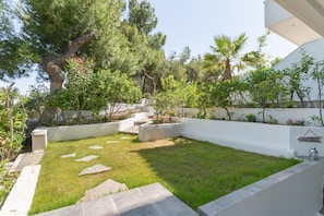 Property grounds - Sounio Golden View Villas (Lavreotiki)