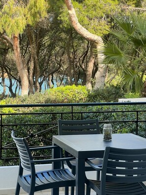 Apollo's Light | In-room safe, desk, soundproofing, iron/ironing board - Sounio Golden View Villas (Lavreotiki)