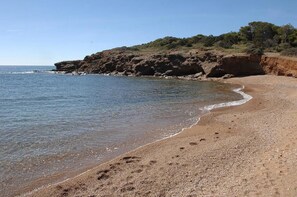 Beach nearby - Sounio Golden View Villas (Lavreotiki)